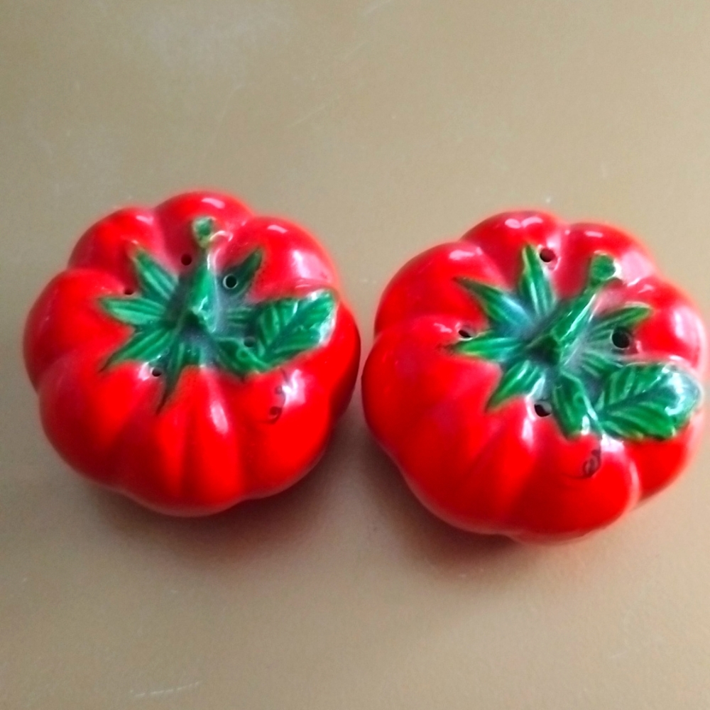 Vintage Tomato salt and pepper shakers, made in Japan